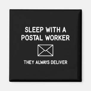 Aimant Dormir Avec Un Employé De La Poste Qu'Ils Livrent