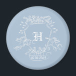 Aimant Dusty Blue Monogram Baby shower Favoriser<br><div class="desc">Présentant notre charmant Dusty Blue Monogram Crest Magnet,  un ajout délicieux à toute faveur de cadeau de baby shower ou de baptême. Cet aimant sert non seulement de garde du baby shower,  mais aussi d'élément pratique qui peut être utilisé longtemps après la célébration,  rappelant aux destinataires de l'occasion joyeuse.</div>