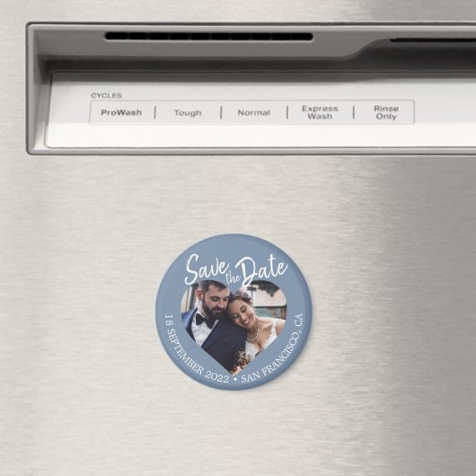 Aimant Dusty Blue Photo Modern Script Save the Date (In Situ (Lave-vaisselle))