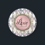 Aimant Élégant arlequin rose-bleu monogramme<br><div class="desc">Un motif en diamant élégant,  blanc et rose chatoyant,  arlequin plongeur,  en toile de fond,  avec une sphère rose et blush et dorée,  où vous pouvez le personnaliser avec un nom de lettre ou un logo pour le rendre unique. Élégantes vibes de glam.</div>