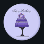 Aimant Elégant gâteau sur un stand de gâteau<br><div class="desc">Souhaitez à quelqu'un un joyeux anniversaire avec cet élégant gâteau violet avec des fleurs et des rubans sur un stand de gâteau noir.</div>