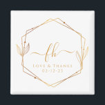 Aimant Élégant Mariage de Merci Monogramme Or Blanc<br><div class="desc">Assurez-vous que vos invités n'oublient jamais votre journée spéciale avec ces élégants magnets de mariage. Dotés d'un design luxueux blanc et or, ces magnets sont l'ajout parfait à tout sac de faveur de mariage ou à tout colis de bienvenue. Les initiales monogrammées du couple heureux sont affichées en évidence, ainsi...</div>