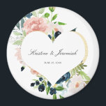 Aimant Elégant Rose bleu bleu bleu bleu floral Mariage co<br><div class="desc">Ces magnets floraux personnalisés seront parfaits pour donner à vos invités comme faveurs de mariage. Cet élégant modèle de design présente un faux coeur doré accentué par des roses d'aquarelle bleu marine peints à la main et rose vif et verdoyants. Personnalisez vos noms et votre date de mariage dans la...</div>