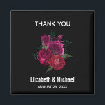 Aimant Élégant Rose Magenta Floral Bouquet Mariage<br><div class="desc">Un aimant de faveur avec une belle image d'un bouquet de magenta et de fleurs roses. Arrière - plan noir.</div>