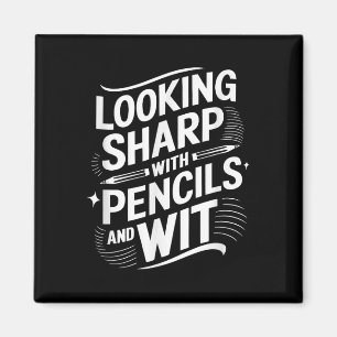 Aimant En Regardant Sharp Avec Crayons Et Avec Esprit