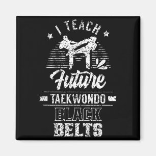 Aimant Enseigner les futurs ceintures noires de Taekwondo