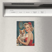 Aimant Épingle blonde souriante en robe rouge avec chien (In Situ (Lave-vaisselle))