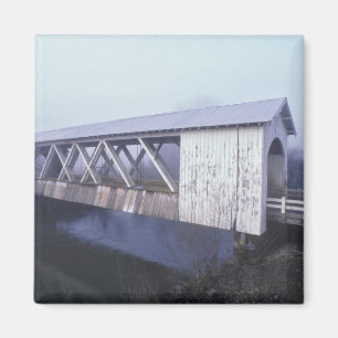 Aimant États-Unis, Oregon. Le pont couvert Gilkey enjambe