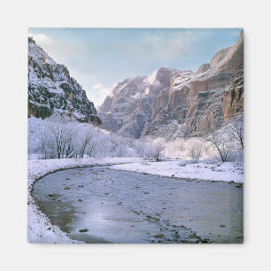 Aimant États-Unis, Utah, Zion NP. Neige fraîche sur le ca