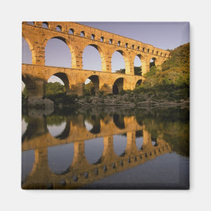 Aimant Europe, France, Provence, Gard. Pont du Gard,