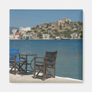 Aimant Europe, Grèce, Kastellorizo : chaises au bord de l