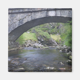 Aimant Europe, Norvège. Pont de pierre en route pour Berg