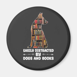 Aimant Facilement Distrait Par Les Chiens Et Les Livres D