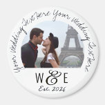 Aimant Favoris de mariage avec amant de texte écrit perso<br><div class="desc">Personnalisé imprimé, personnalisé DELICATE HANDWRITING modèle de police ÉCRIT À LA MAIN ROUND Photo Fridge Les faveurs de mariage de l'aimant. Modèle personnalisé sur l'avant de l'aimant de réfrigérateur photo, disponible en 3 tailles : 1, 25", 2, 25" et 3" de diamètre. HAUT TEXTE - instruction mariage principale. Remplacez IMAGE...</div>