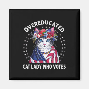 Aimant Femme au chat suréduquée qui vote des Amoureux de