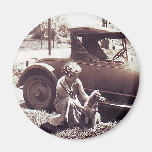 Aimant Femme Chien Et Auto Vintage