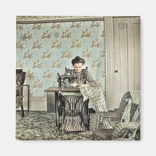 Aimant Femme des années 1890 à la machine à coudre (Devant)