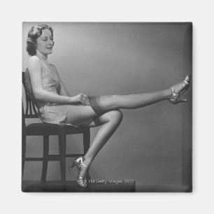 Aimant Femme s'asseyant sur la chaise