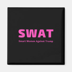 Aimant Femmes intelligentes contre Trump Swat rose contre