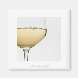 Aimant Fermer le verre de vin blanc sur blanc