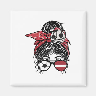 Aimant Fille lettone de football aux cheveux en chignon d