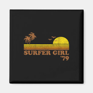 Aimant Fille surfeuse vintage sur la plage au coucher du