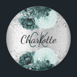 Aimant Fleurs vert argent élégant nom monogramme<br><div class="desc">Un arrière - plan à l'aspect faux argenté décoré de fleurs vertes. Personnalisez et ajoutez vos initiales monographiques et votre prénom</div>