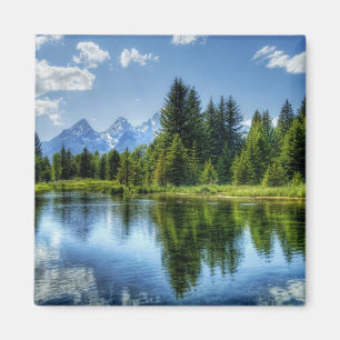 Aimant Forêt lumineuse avec la montagne et le lac