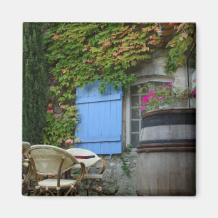 Aimant France, Les Baux de Provence, patio de café