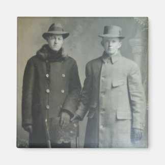 Aimant Frères Dapper en manteaux RPPC Photo B&W
