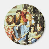 Aimant FRIENDS™ | Casting assis sur le perron (Devant)