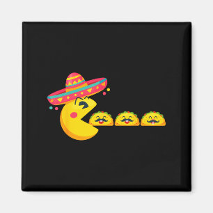 Aimant Gamer mangeant un sombrero pour la fête mexicaine