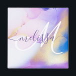 Aimant Glam Lilac Gold Abstrait Peinture Élégant Monogram<br><div class="desc">Personnalisez facilement ce style glamour abstrait couleur lilas peinture et faux or spray arrière - plan avec vos détails personnalisés.</div>