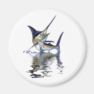 Aimant Grand marlin avec la réflexion dans l'eau