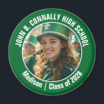Aimant Green Marching Band Photo High School Spirit<br><div class="desc">Ce cool customisé de la photo du groupe de marche du lycée présente la typographie blanche de votre équipe et le nom du joueur sur un aimant vert. Personnalisez avec la photo de votre élève et l'année de classe comme un parent fier. Un père et une mère peuvent porter ces...</div>