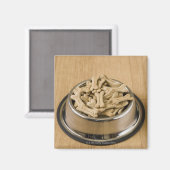 Aimant Gros plan de biscuits de chien dans un bol à chien (Recto/Verso)