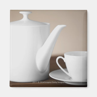 Aimant Gros plan d'une tasse et d'une soucoupe avec bouil