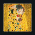 Aimant Gustav Klimt Le Baiser<br><div class="desc">Magnet représentant la peinture à l’huile de Gustav Klimt avec la feuille d’or The Kiss (1908). Un homme et une femme, aux couleurs dorées brillantes, embrassent et embrassent avec amour dans un champ de fleurs. Un grand cadeau pour les amateurs d'art Art Nouveau et autrichien.</div>