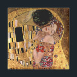 Aimant Gustav Klimt : The Kiss<br><div class="desc">Un bel aimant classique avec un couple romantique partageant un baiser,  peint par le peintre symboliste autrichien Gustav Klimt. com.</div>