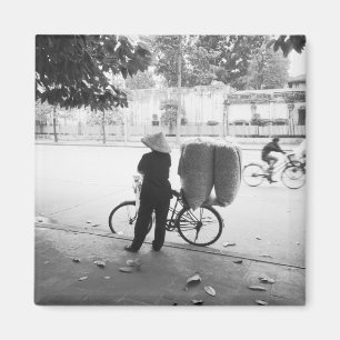 Aimant Hanoi Vietnam, femme livreuse à bicyclette (NR)