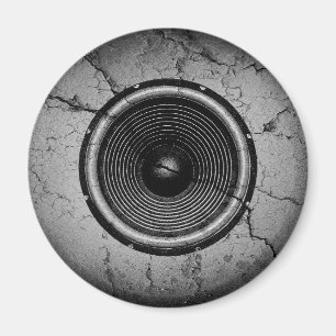 Aimant Haut-parleur de musique sur un mur fissuré