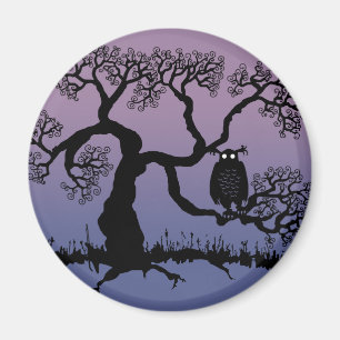 Aimant Hibou Effrayant Dans L'Arbre