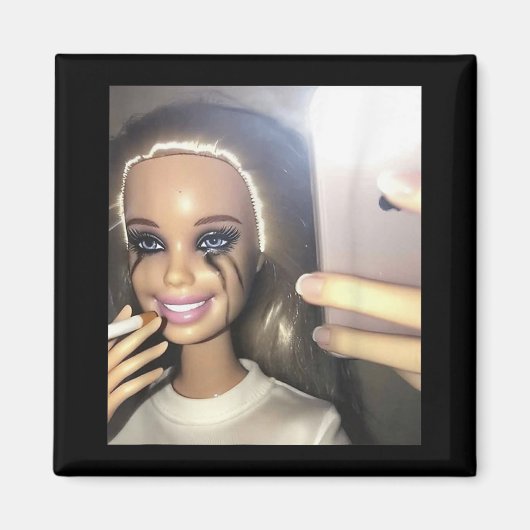 Aimant Humour foncé Poupée Fumer Selfie Parodie (Devant)