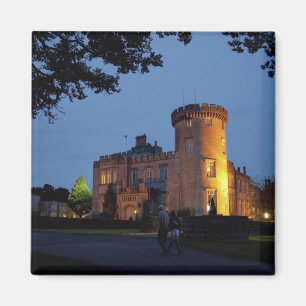 Aimant Irlande, le château de Dromoland éclairé au crépus