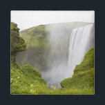 Aimant Islande. La cascade Skogarfoss plonge au-dessus d'<br><div class="desc">Islande Skogarfoss Cascade plonge au-dessus d'une falaise volcanique � Don Grall / Jaynes Gallery / DanitaDelimont.com</div>