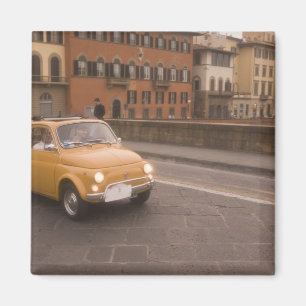 Aimant Italie, Florence. La Fiat 800 Rally traverse l'Arn