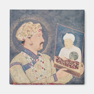 Aimant Jahangir tenant un portrait de l'empereur Akbar