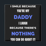 Aimant Je souris parce que tu es mon papa<br><div class="desc">Je souris parce que tu es mon papa, je rigole parce qu'il n'y a rien que tu puisses faire à ce sujet ! Il s'agit d'une courte citation drôle qui est un grand cadeau d'appréciation pour les pères ou les personnages du Père. Il convient aussi comme cadeau de père général...</div>