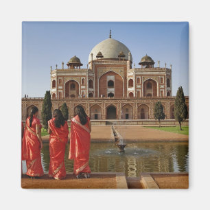 Aimant Jeunes Indiennes et tombeau d'Humayun, Delhi,