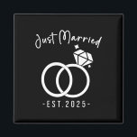 Aimant Jeunes mariés 2025 Wedding planners de mariée et d<br><div class="desc">Nouveaux mariés 2025 Wedding planners mariés et mariés 2025 Cercles Mariages jumelés Couple</div>